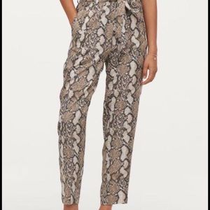 H&M NWT snakeskin print high waisted paper bag waist dress pants size 6.